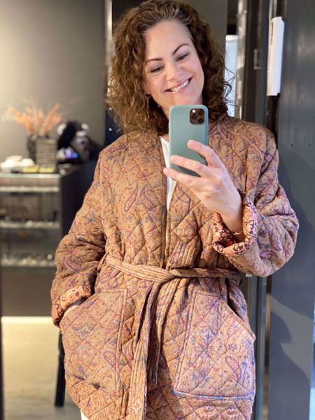 Bilde av Mia Quilted Silk Coat - Burned paisley