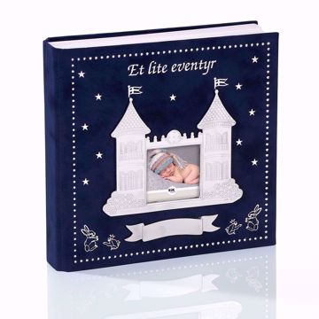 Fotoalbum i mørk blå velur med dekor i tinn. Kan graveres.