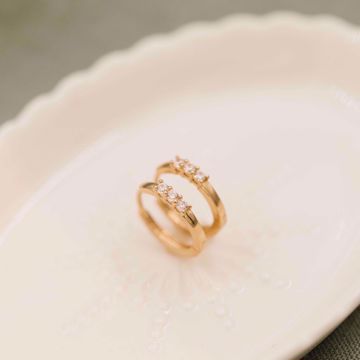 Øreringer med zirkonia - 585 gult gull.