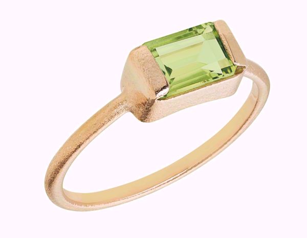 Heiring Square gullring med peridot - 585 gult gull.