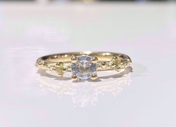 Noën Jewellery Shine Ring - 585 gult gull med hvit safir og gule diamanter 0,06 ct. TWVS