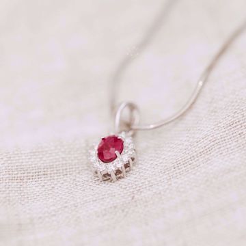 EC 1914 Diamantanheng, rosett med Rubin - 585 hvitt gull 0,14 ct. WSI.