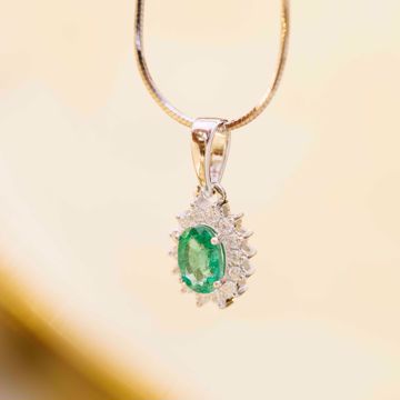 Diamantanheng, rosett med Smaragd - 585 hvitt gull 0,14 ct. WSI.