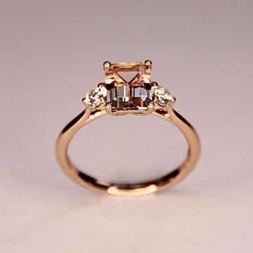 Bilde av Ring - rosegull med morganitt og diamanter (1,26ct/0,29 ct TWP)