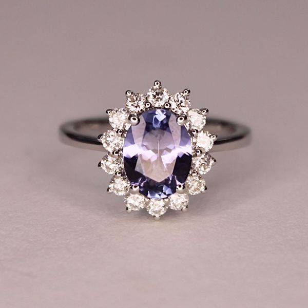 Bilde av Ring platina m. tanzanitt og diamanter TZ 1,93ct/dia 0,58ct TWP