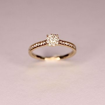 Bilde av Ring gult gull m. diamanter - 0,27 ct TWP1 (SR614YG)