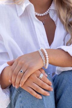 Diamantring, rosett - 585 hvitt gull med safir og diamanter 0,16 carat WSI