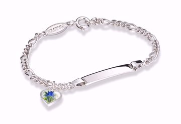 Armbånd i sølv med graveringsplate og emaljehjerte med blåklokke-motiv. 