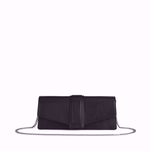 Sort skinnveske som kan brukes både som clutch og som crossbody-veske.