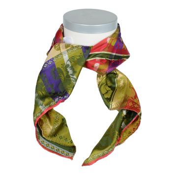 Silkeskjerf til bunad. 70 x 70 cm. 