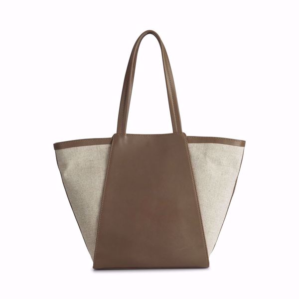 Shopper i brunt skinn og offwhite canvas. Bæres med to skulderhanker. Plass til 14" PC. 