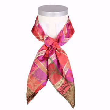 Silkeskjerf til bunad i 100 % silke fra Tyrihans. Silkeskjerfet er i vakre rosa-toner med innslag av grønt og gult. 