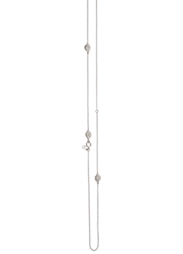 Langt smykke i 925 sterlingsølv. Prydet med abstrakte knopper med ruglete tekstur. Smykket kan legges flere ganger rundt halsen - lengde 131 cm. 