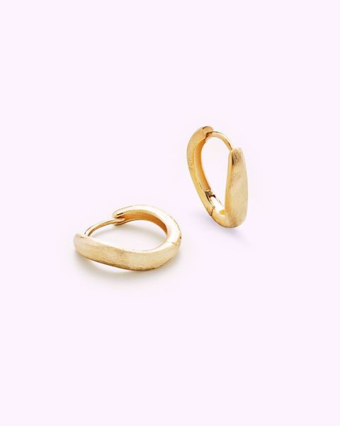 Philippa Studios Wave Satin Hoops Medium, forgylt sølv, børstet overflate.