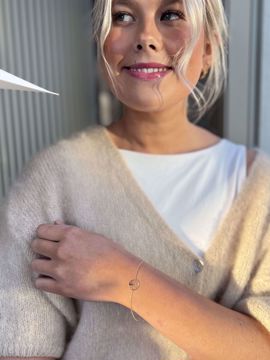 Elegant gullarmbånd med Livets Tre-symbol – perfekt gave fra Gullsmed Danielsens Eftf. 