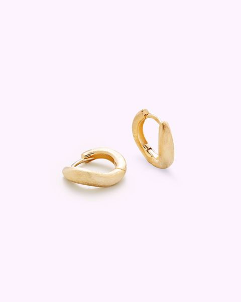 Philippa Studios Wave Satin Hoops  Small, forgylt sølv, børstet overflate.