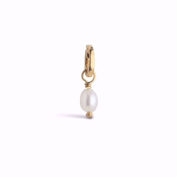 Enamel Copenhagen Charm Finest Pearl. Forgylt sølv og ferskvannsperle. 