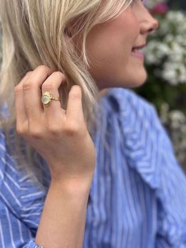 Maanesten Goddess Ring Phrenite. 925 sterlingsølv belagt med 18K gull.