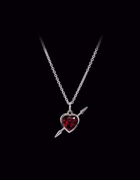 Maria Nilsdotter Halskjede Rebel Love - 925 sølv med rød granat. 