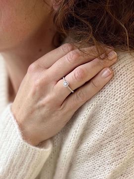 Diamantring, rosett - 585 hvitt gull 0,33 ct. WSI