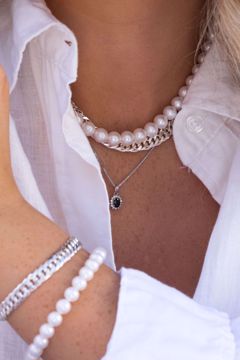 Diamantanheng, rosett med Safir - 585 hvitt gull 0,14 ct. WSI.