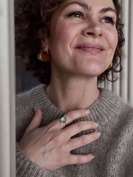 Noën Jewellery Stellini Ring 585 gull med blå topaser, turmalin og diamanter. 0,20 ct. TWVS.