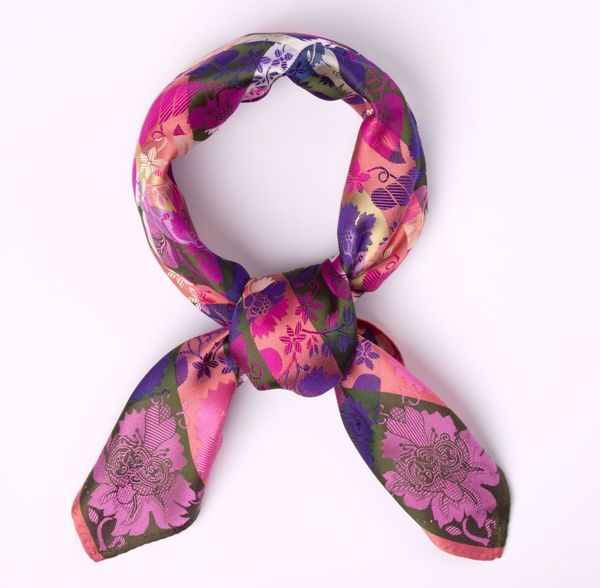 Tyrihans Estelle Silkeskjerf. 70x70 cm. 