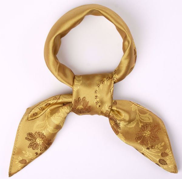 Tyrihans Tuva Silkeskjerf. 70x70 cm. 100% silke. Vist knyttet. 