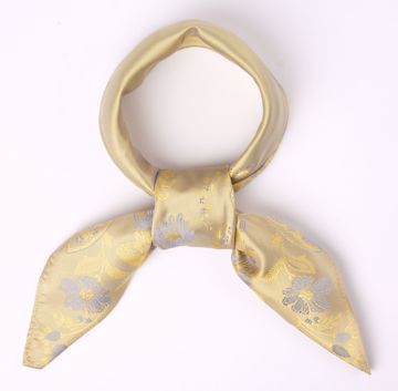 Tyrihans Tuva Silkeskjerf. 65x65 cm. 100% silke. Vist knyttet. 