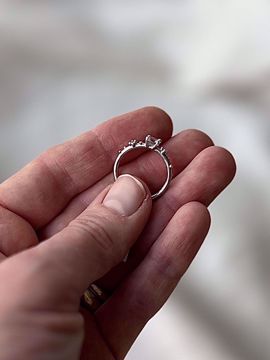 Noën Jewellery Shine Ring 585 hvitt gull med hvit safir og diamanter 0,06 ct. TWVS.  