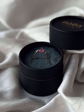 Noën Jewellery Stellini Diamantring med Rosa Turmalin - 585 gult gull 0,15 ct. TWVS