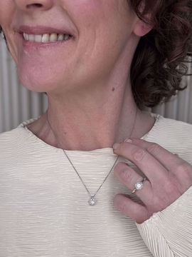 Noën Jewellery Princess Halskjede, rosett - 585 hvitt gull 0,50ct. TWVS