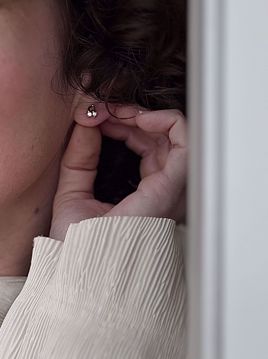 Noën Jewellery Stellini Øredobber med røkkvarts og diamanter 0,12 ct. 585 gult gull. 