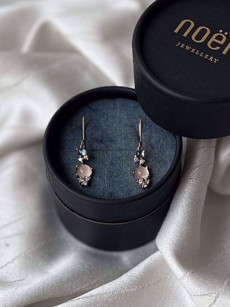 Noën Jewellery Stellini Diamantøredobber med Topas og Rosenkvarts - 585 gult gull 0,30 ct TWVS
