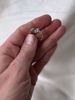 Noën Jewellery Stellini Diamantring med Topas - 585 gult gull 0,15 ct. TWVS. Modellbilde. 