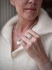 Maria Nilsdotter Maze Ring - 925 sølv med labdiamanter 1,08 ct. Modellbilde. 