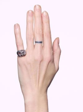 Maria Black Swan Signet Ring Silver. 