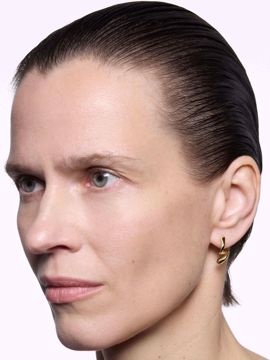 Maria Black Coily Huggies Gold Øreringer. 