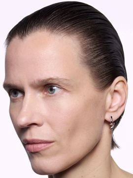 Maria Black Coily Huggies Silver Øreringer. 