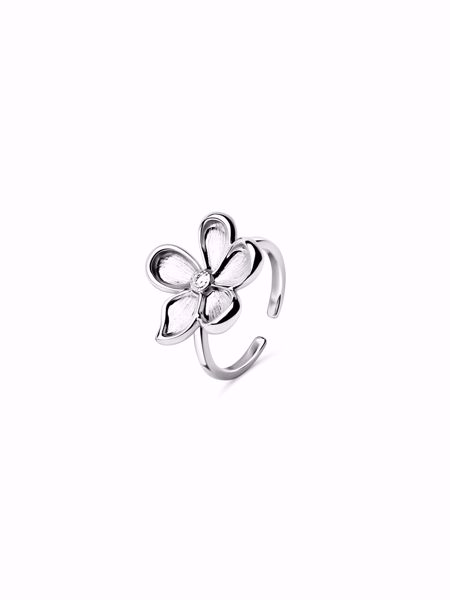 Flower Ring, sølvbelagt justerbar ring med blomsterdetalj. 