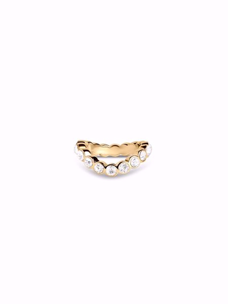 Lotus Wavy Ring, smal gullbelagt ring med bølgeform og hvite krystallsteiner. 