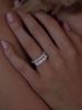 Sølvbelagt Quattro Zirconia Ring Silver brukt på fingeren, sammen med annen ring. 
