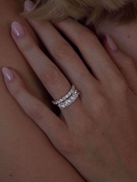Quattro Zirconia Ring Silver, sølvbelagt ring med fire hvite zirkoniasteiner på fremsiden. 